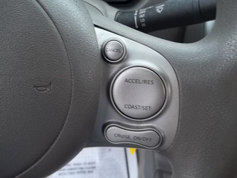 Used 2013 Nissan Versa SV w/ Convenience Pkg image 19