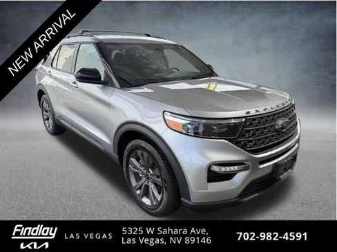 Used 2023 Ford Explorer XLT w/ Equipment Group 202A RWD image 5