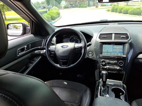 Used 2018 Ford Explorer XLT w/ Equipment Group 202A FWD image 10