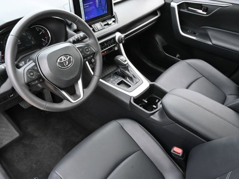 Used 2025 Toyota RAV4 XLE Premium image 14