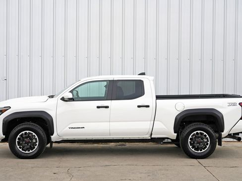 Used 2024 Toyota Tacoma TRD Off-Road image 47