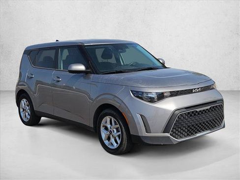 Used 2024 Kia Soul LX w/ Option Group 015 FWD image 3