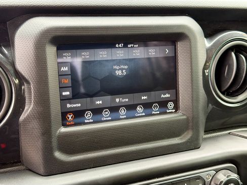 Used 2022 Jeep Gladiator Sport image 30