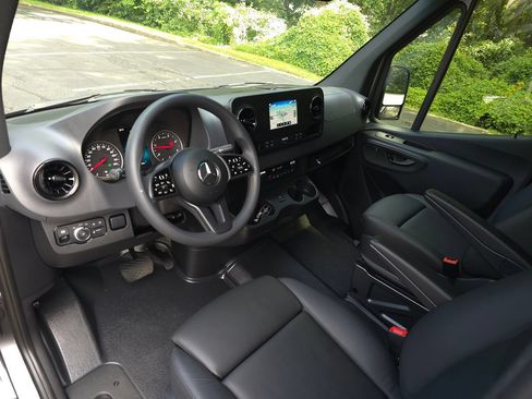 Used 2023 Mercedes-Benz Sprinter 2500 image 10