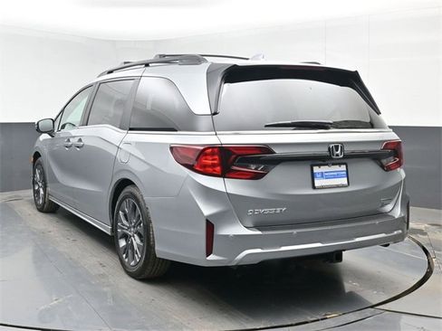 New 2026 Honda Odyssey Touring image 7