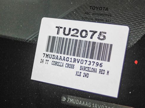 Used 2024 Toyota Corolla Cross XLE image 28