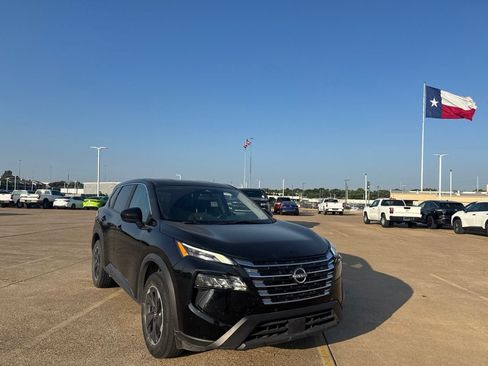 Certified 2025 Nissan Rogue SV AWD/4WD image 2