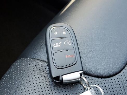 Used 2022 Jeep Cherokee Latitude Lux w/ Sun & Sound Group image 31