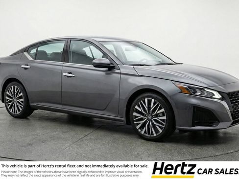 Used 2025 Nissan Altima 2.5 SV image 1
