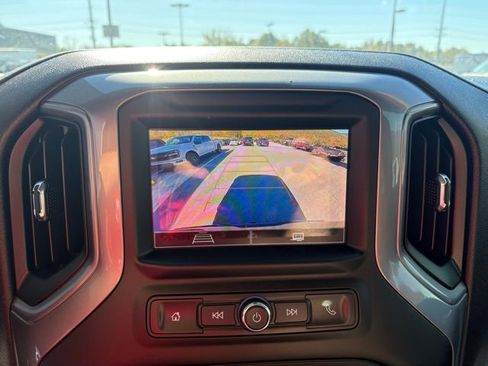 Used 2022 Chevrolet Silverado 1500 Custom image 17