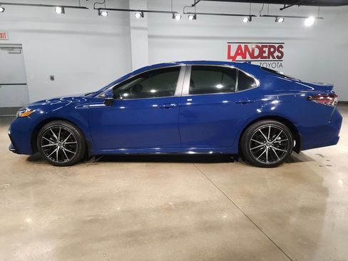 Used 2024 Toyota Camry SE w/ Convenience Package image 4