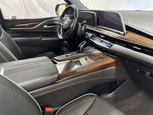 Used 2022 Cadillac Escalade Premium Luxury image 35