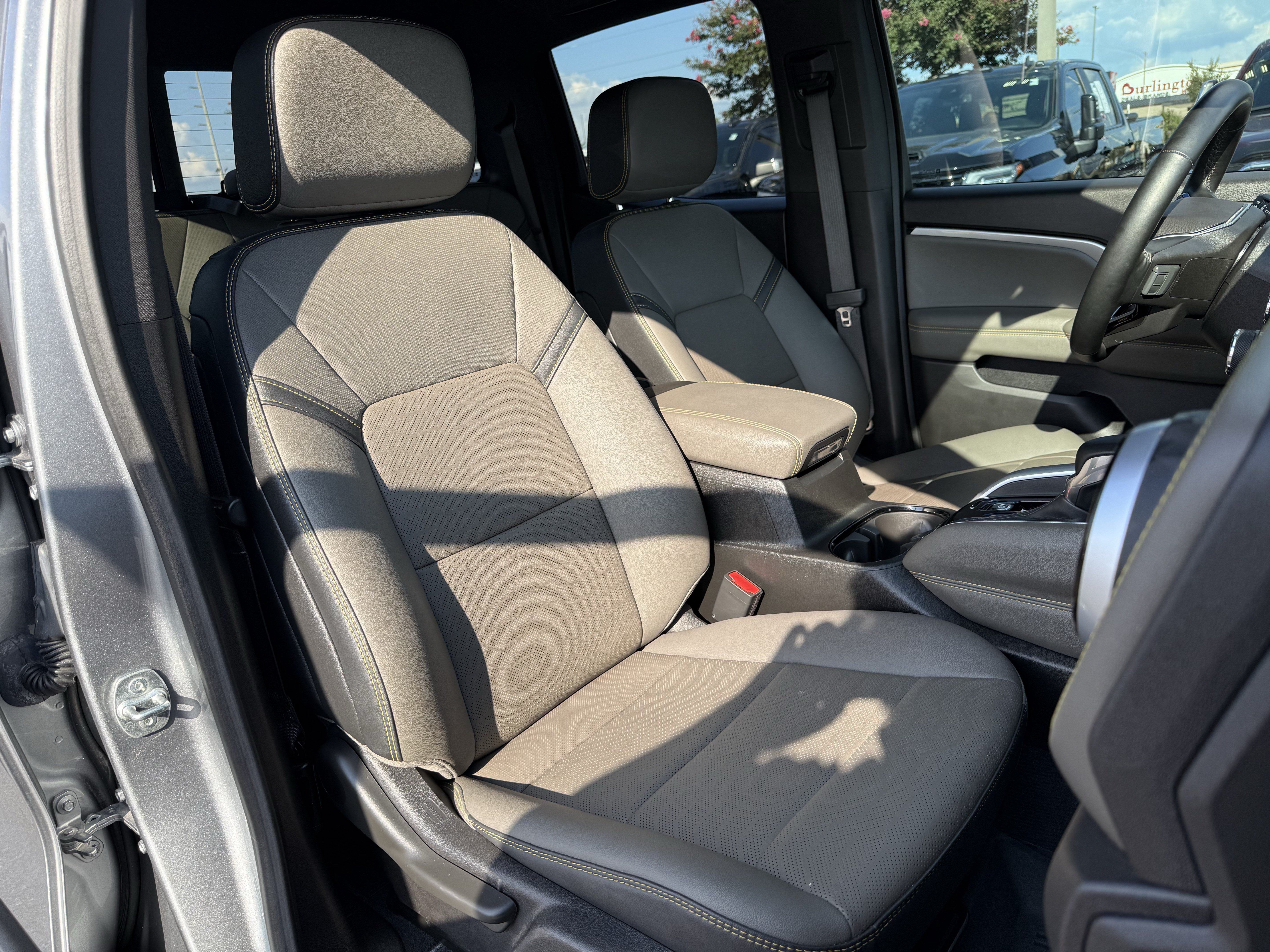 Used 2025 Chevrolet Colorado ZR2 w/ Technology Package AWD/4WD image 35