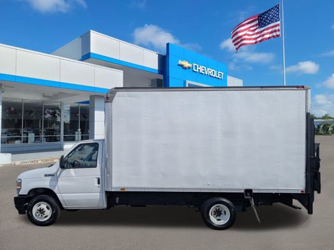 Used 2024 Ford E-350 and Econoline 350 Super Duty w/ Driver's Safety Package image 7