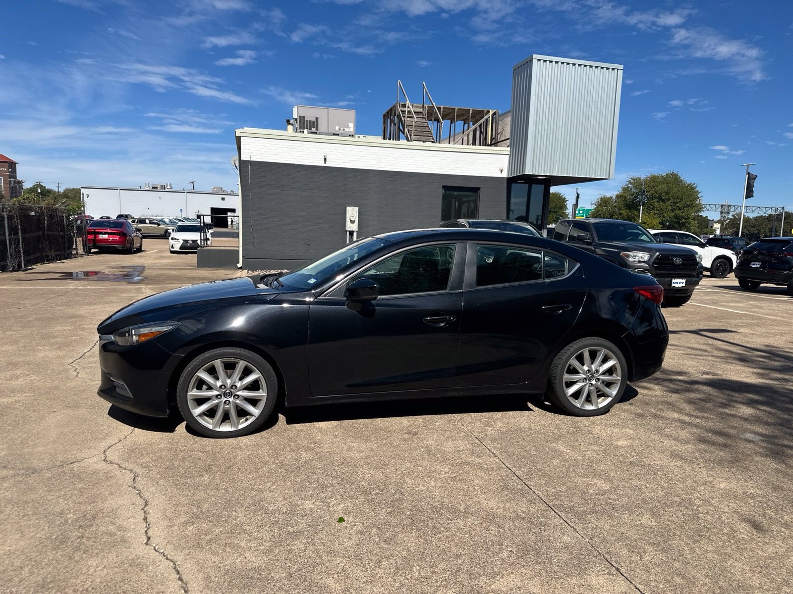 Used 2017 MAZDA MAZDA3 Touring FWD image 3
