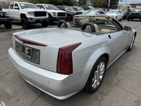Used 2009 Cadillac XLR RWD image 11