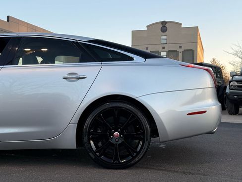 Used 2015 Jaguar XJ Supercharged image 10