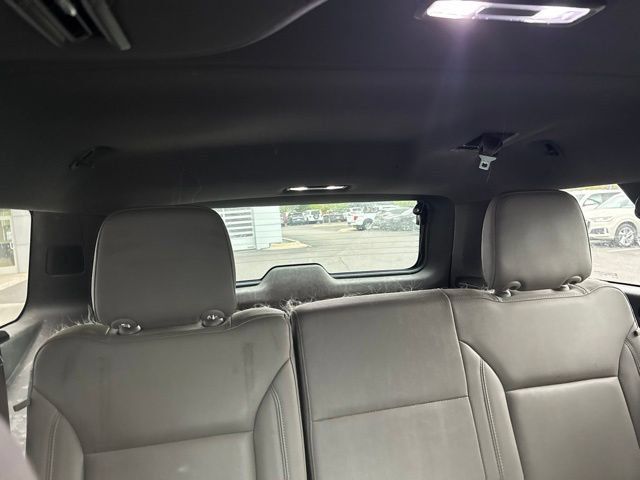 Used 2021 Chevrolet Suburban Z71 w/ Z71 Signature Package AWD/4WD image 7