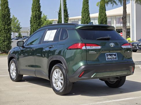 Used 2023 Toyota Corolla Cross LE w/ Moonroof Package FWD image 3