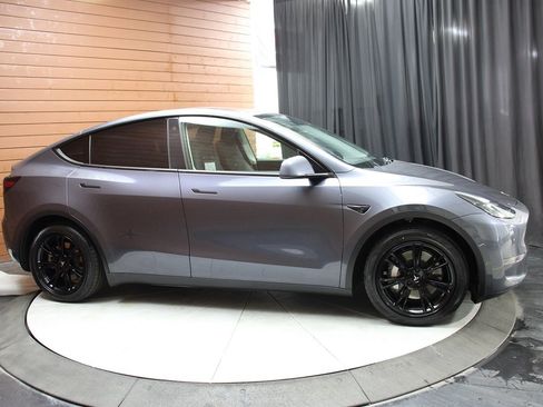 Used 2023 Tesla Model Y Long Range image 6