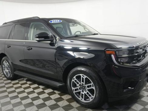 Certified 2025 Ford Expedition Active AWD/4WD image 1