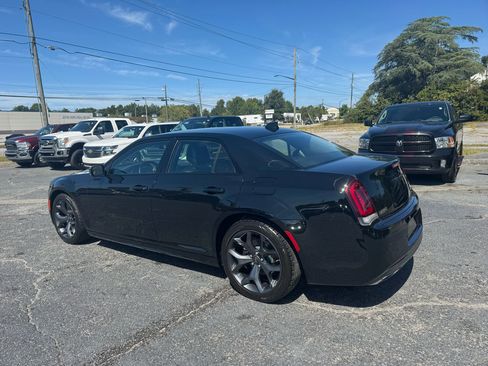 Used 2022 Chrysler 300 Touring L w/ Comfort Group image 3