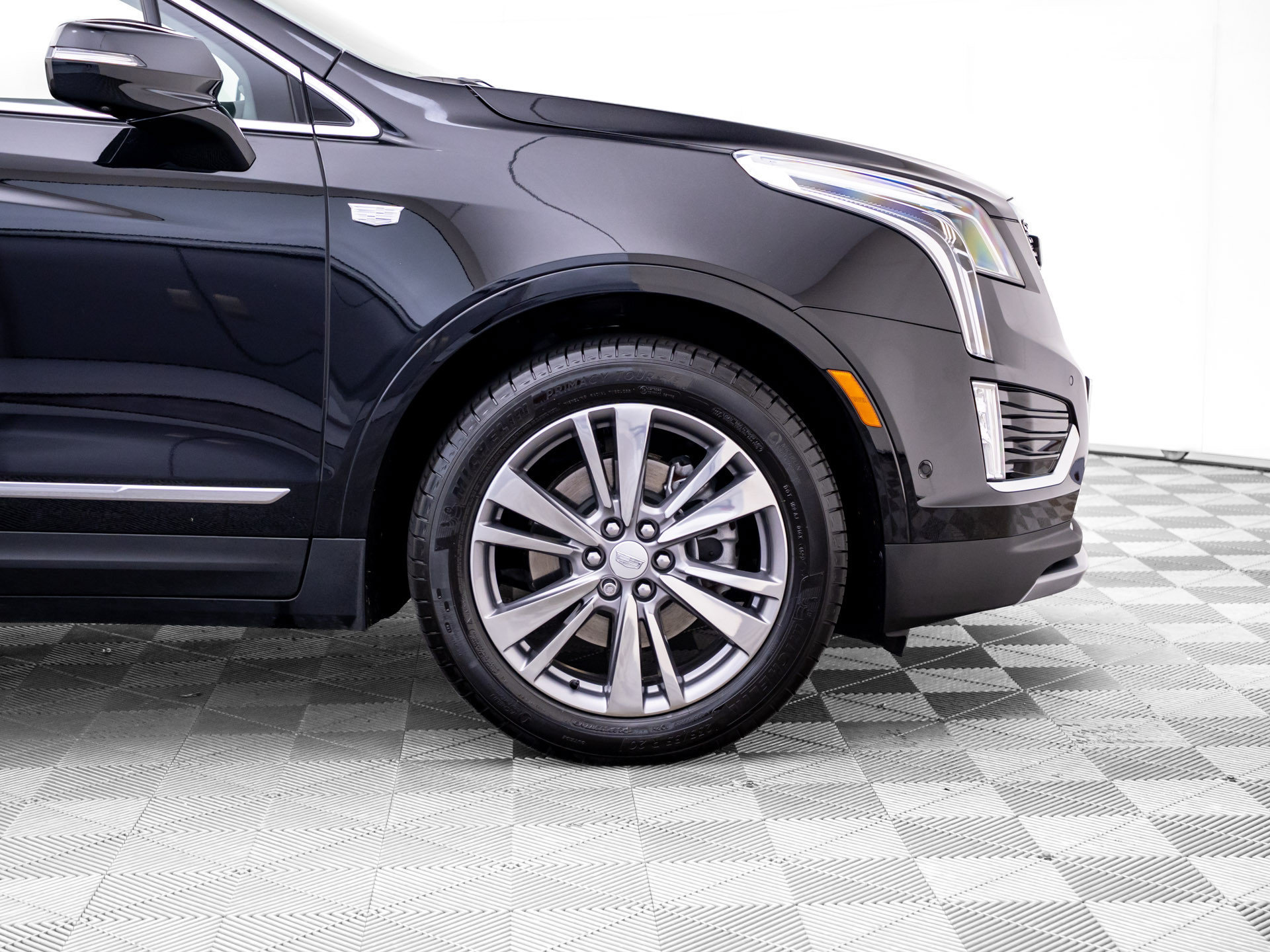 Used 2024 Cadillac XT5 Premium Luxury w/ Technology Package AWD/4WD image 35
