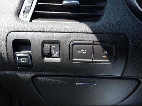 Used 2017 Chevrolet Impala LT w/ Convenience Package FWD image 16