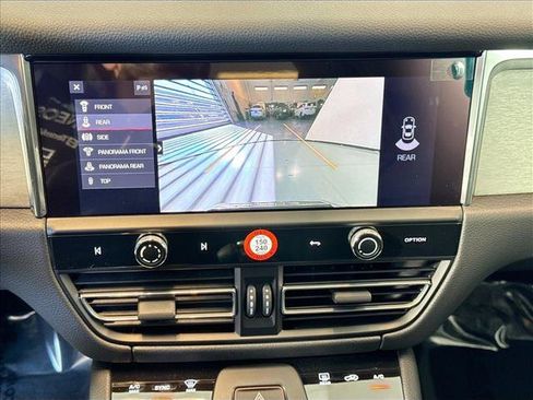 Certified 2026 Porsche Macan AWD/4WD image 17