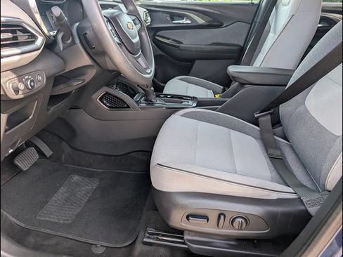 Used 2022 Chevrolet TrailBlazer LT w/ LPO, Blackout Package FWD image 9