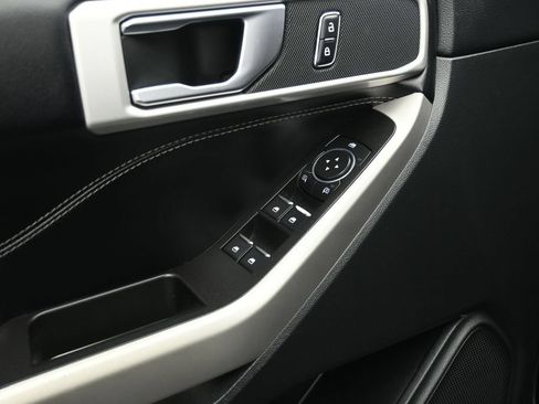 Certified 2022 Ford Explorer XLT RWD image 8