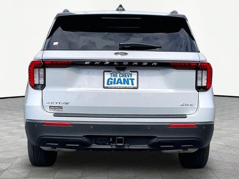 Used 2026 Ford Explorer Active AWD/4WD image 5