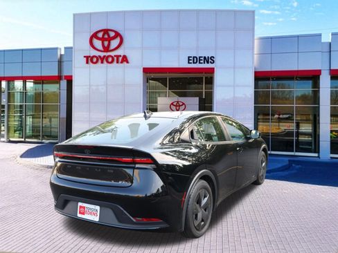 Used 2024 Toyota Prius LE AWD/4WD image 3