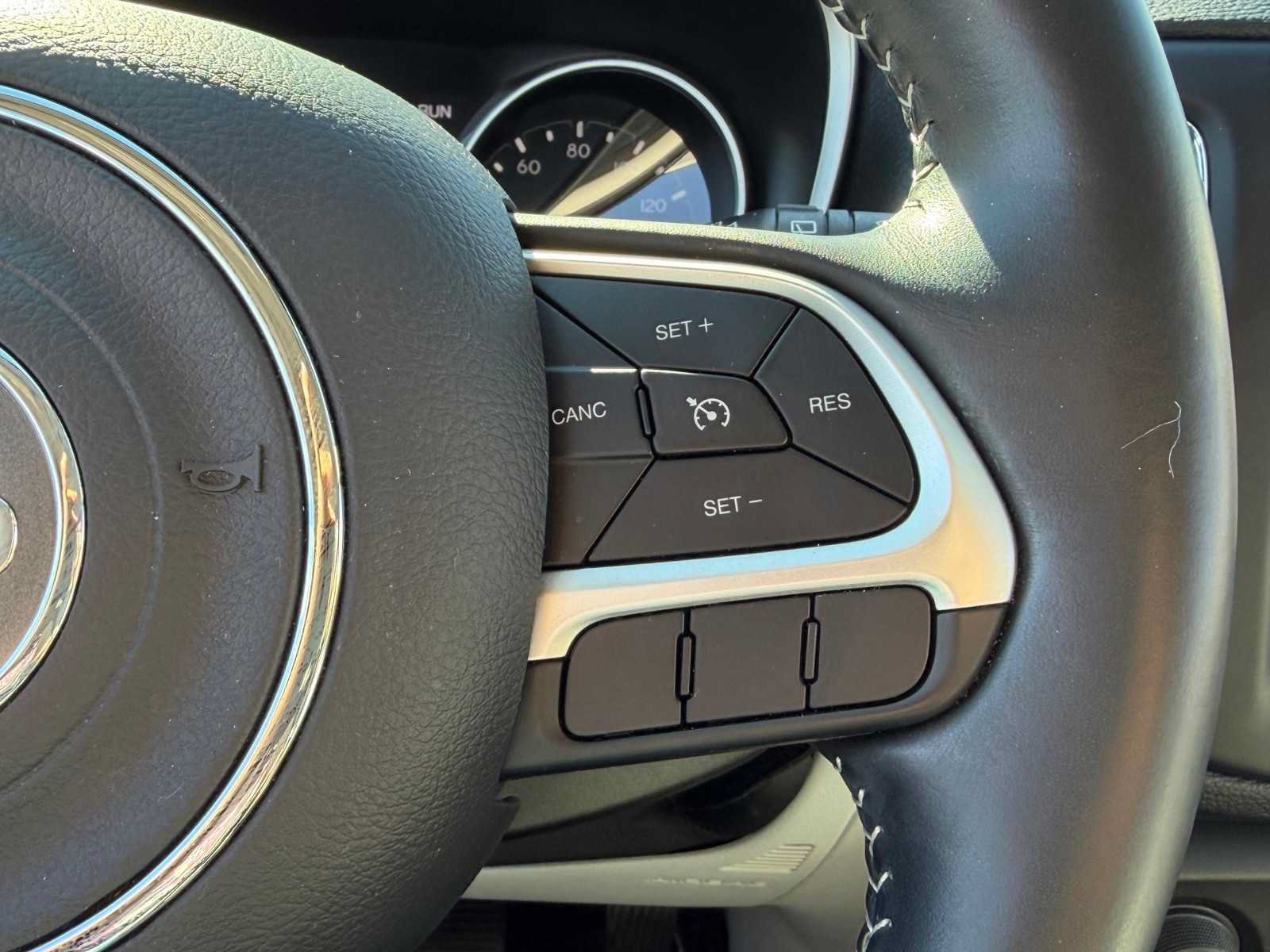 Used 2018 Jeep Compass Latitude w/ Popular Equipment Group FWD image 18