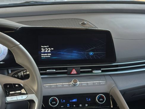 Used 2025 Hyundai Elantra SEL FWD image 17