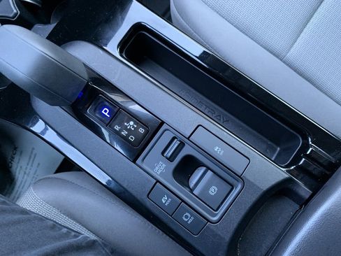 Certified 2023 Toyota Prius LE image 21