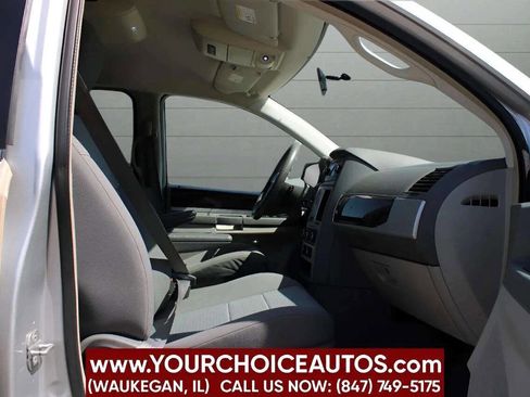 Used 2010 Chrysler Town & Country Touring image 26