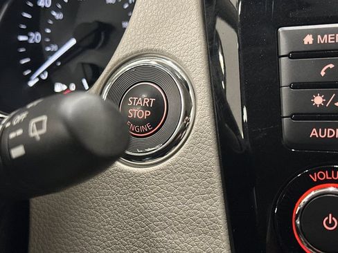 Used 2020 Nissan Rogue Sport SV FWD image 25