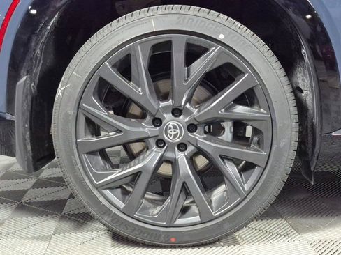 New 2025 Toyota Crown Signia image 28