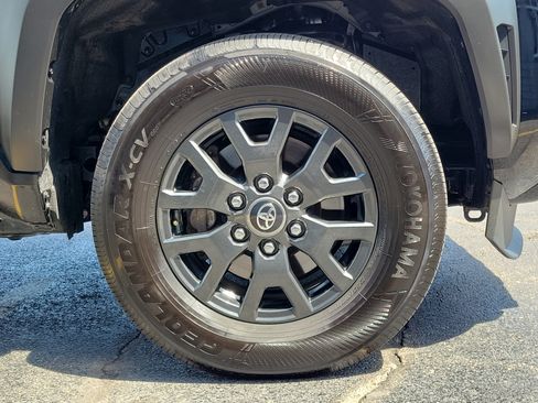 Used 2025 Toyota 4Runner SR5 AWD/4WD image 5