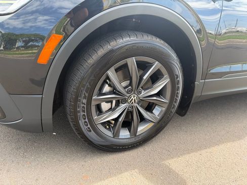 Used 2022 Volkswagen Tiguan SE image 9
