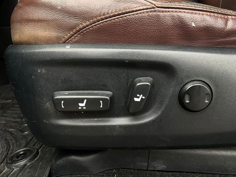 Used 2015 Toyota 4Runner Limited image 11