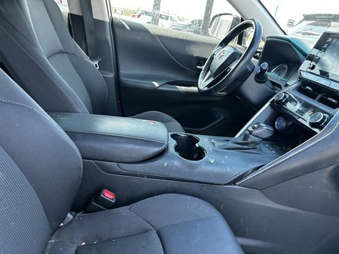 Used 2021 Toyota Venza LE w/ Carpet Mat Package (TMS) AWD/4WD image 12