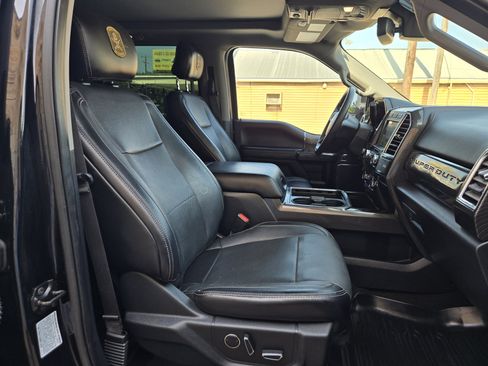 Used 2017 Ford F350 Lariat w/ Lariat Ultimate Package AWD/4WD image 9