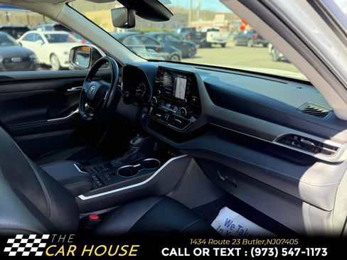 Used 2020 Toyota Highlander XLE image 25