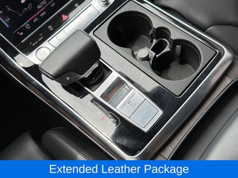Used 2019 Audi Q8 Prestige w/ Luxury Package AWD/4WD image 32