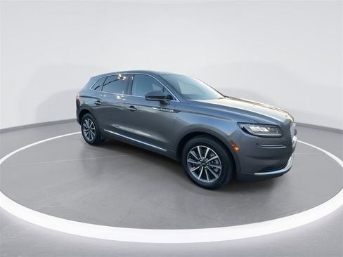 Used 2021 Lincoln Nautilus AWD image 2