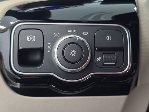 Used 2025 Mercedes-Benz CLA 250 4MATIC image 34