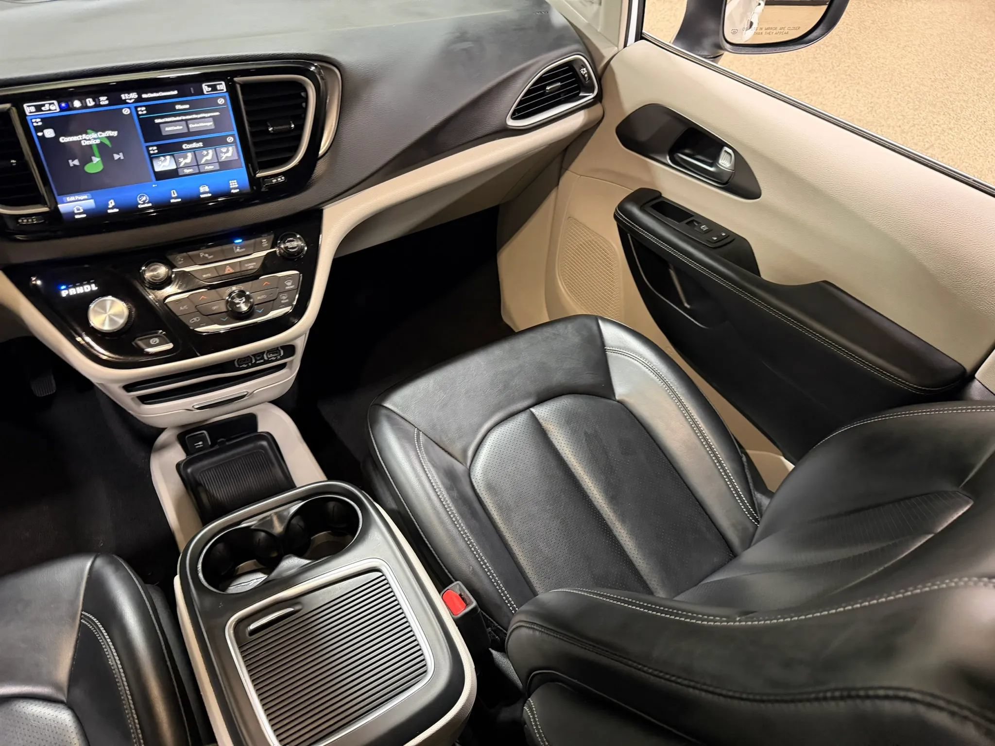 Used 2023 Chrysler Pacifica Touring-L FWD image 53