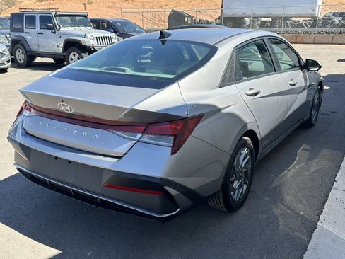 Used 2024 Hyundai Elantra SEL FWD image 3